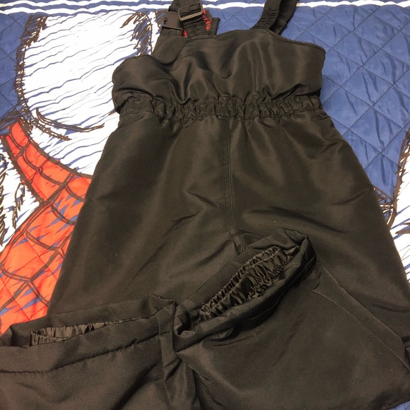 Black boys snowsuit 5T - Picture 2 of 2